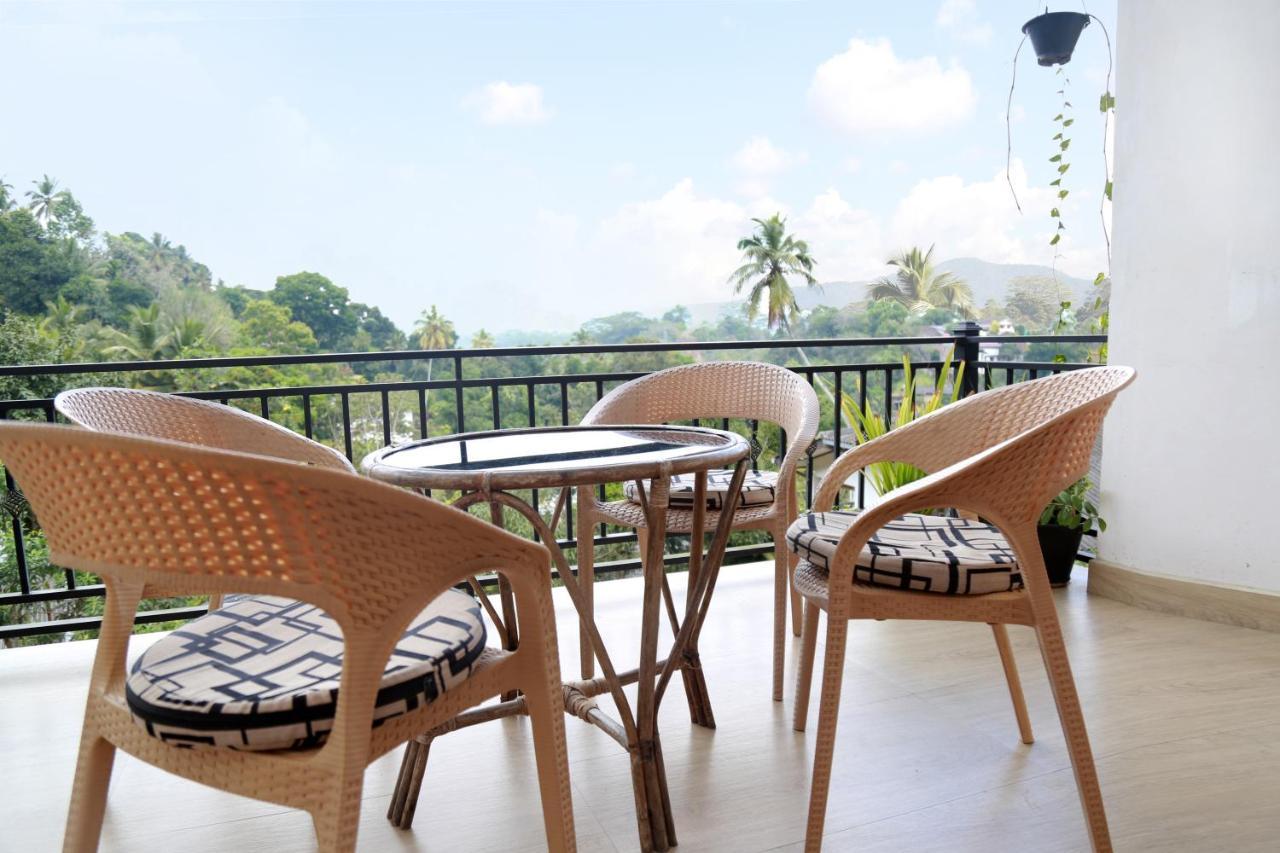 Chathu Holiday Home Kandy Buitenkant foto