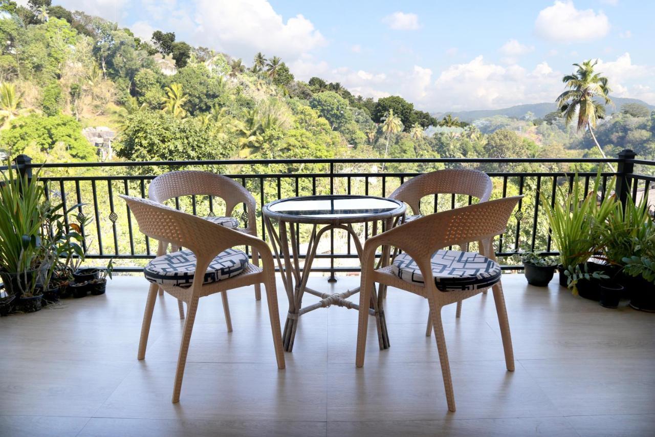 Chathu Holiday Home Kandy Buitenkant foto