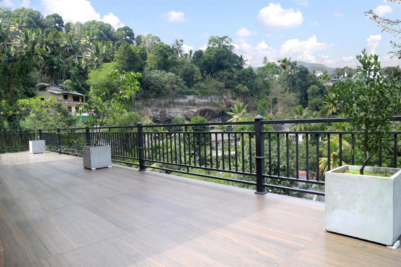 Chathu Holiday Home Kandy Buitenkant foto
