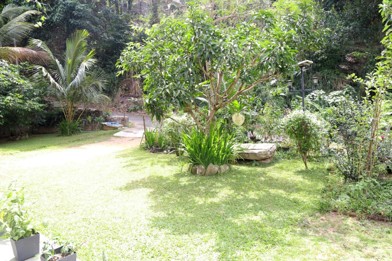 Chathu Holiday Home Kandy Buitenkant foto