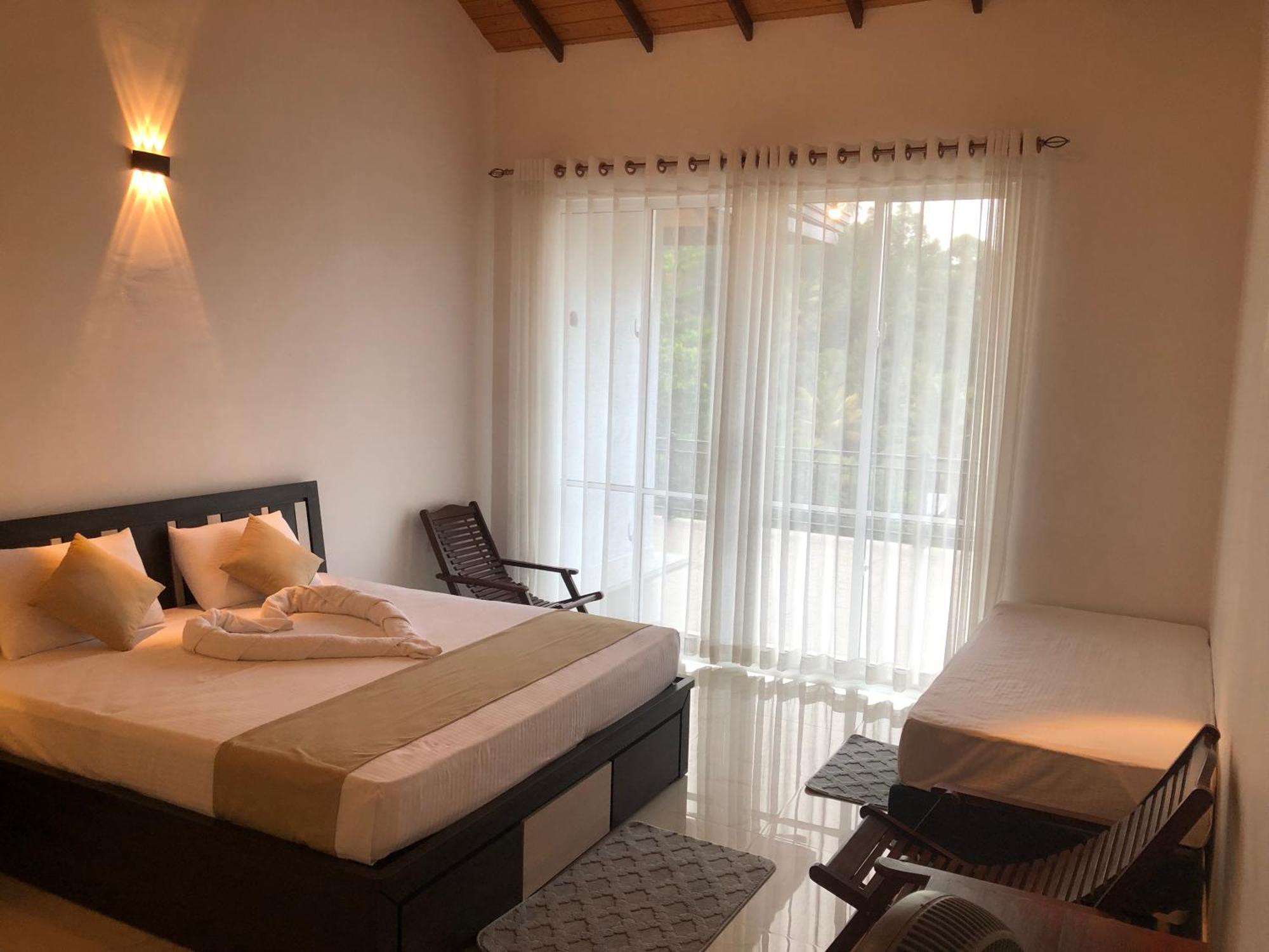 Chathu Holiday Home Kandy Buitenkant foto