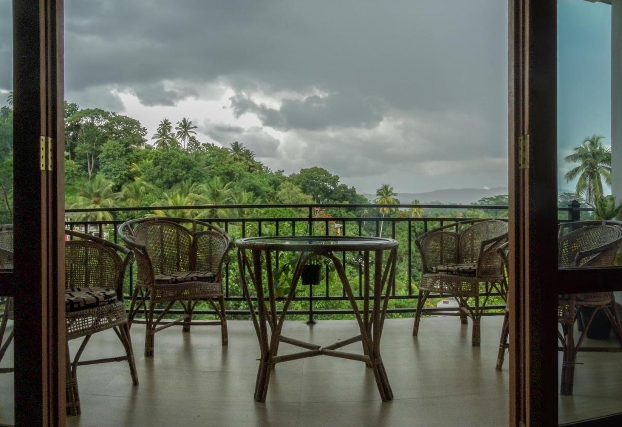 Chathu Holiday Home Kandy Buitenkant foto